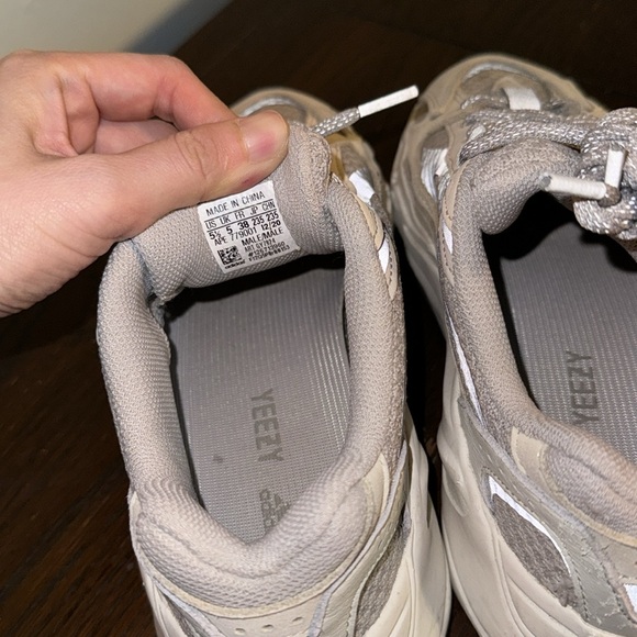 Yeezy 700 v2 cream - Picture 5 of 7